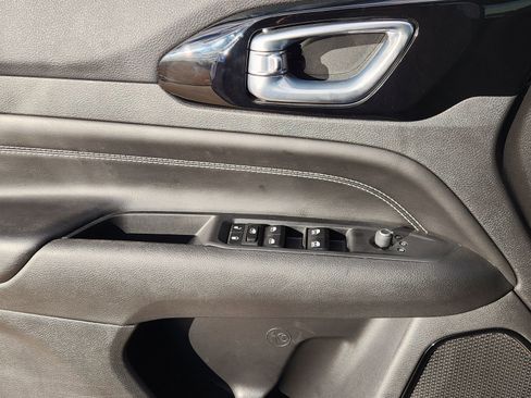 Used 2024 Jeep Compass Latitude w/ Convenience Group image 27