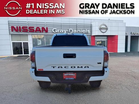 Used 2020 Toyota Tacoma TRD Off-Road w/ Advanced Technology Package AWD/4WD image 7