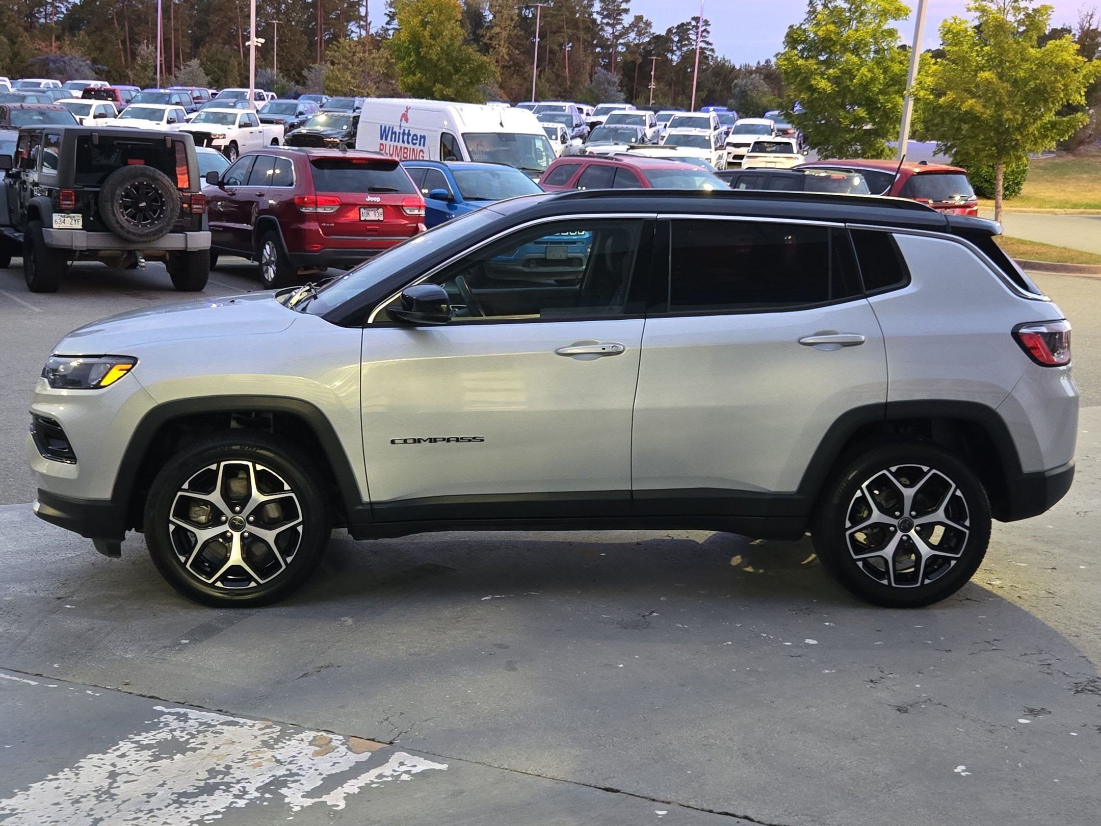 Used 2025 Jeep Compass Limited AWD/4WD image 4