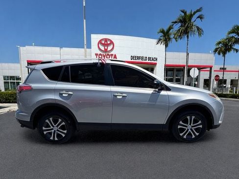 Used 2018 Toyota RAV4 LE FWD image 8