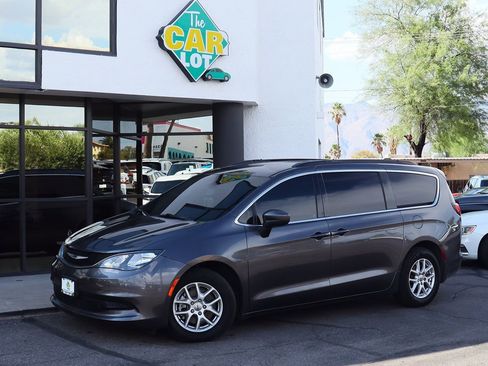 Used 2021 Chrysler Voyager Lxi image 3