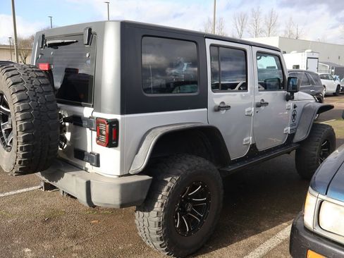 Used 2010 Jeep Wrangler Unlimited Sport image 7