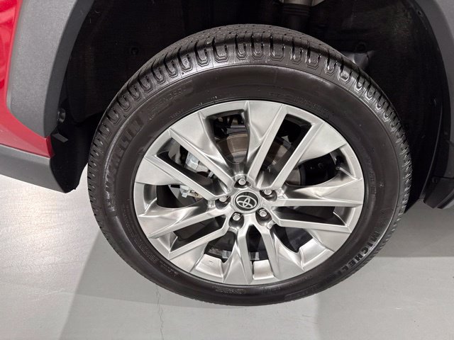 Used 2021 Toyota RAV4 XLE Premium FWD image 11