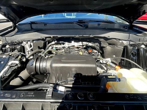 Used 2022 Ford Explorer XLT w/ Equipment Group 202A image 9