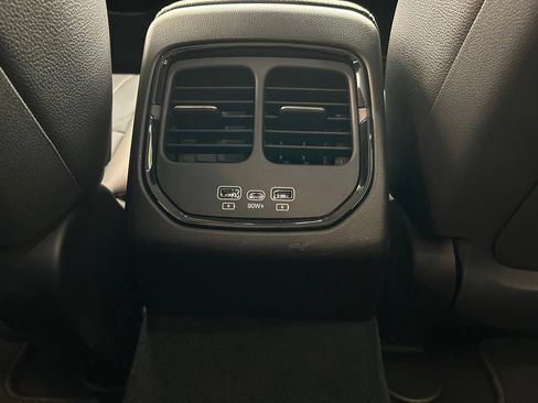 Used 2025 VinFast VF 8 Eco AWD/4WD image 42