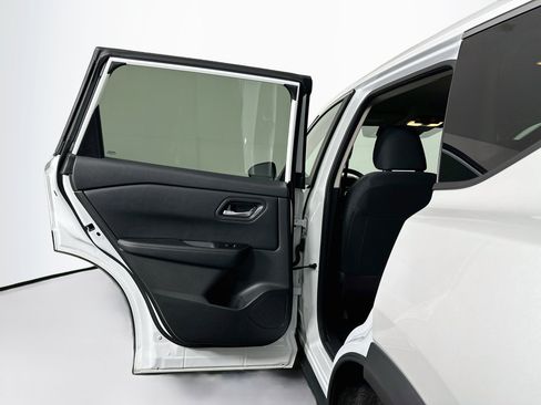 Used 2024 Nissan Rogue SV FWD image 25