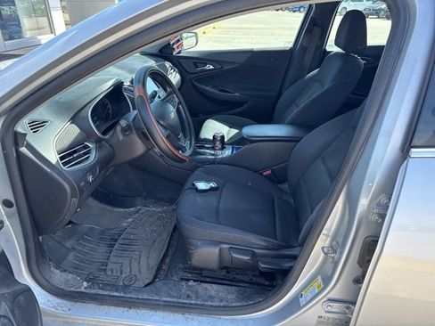 Used 2017 Chevrolet Malibu LS w/ LPO, Convenience Package 1 FWD image 8