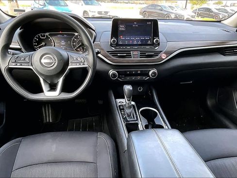 Used 2024 Nissan Altima 2.5 SV image 16