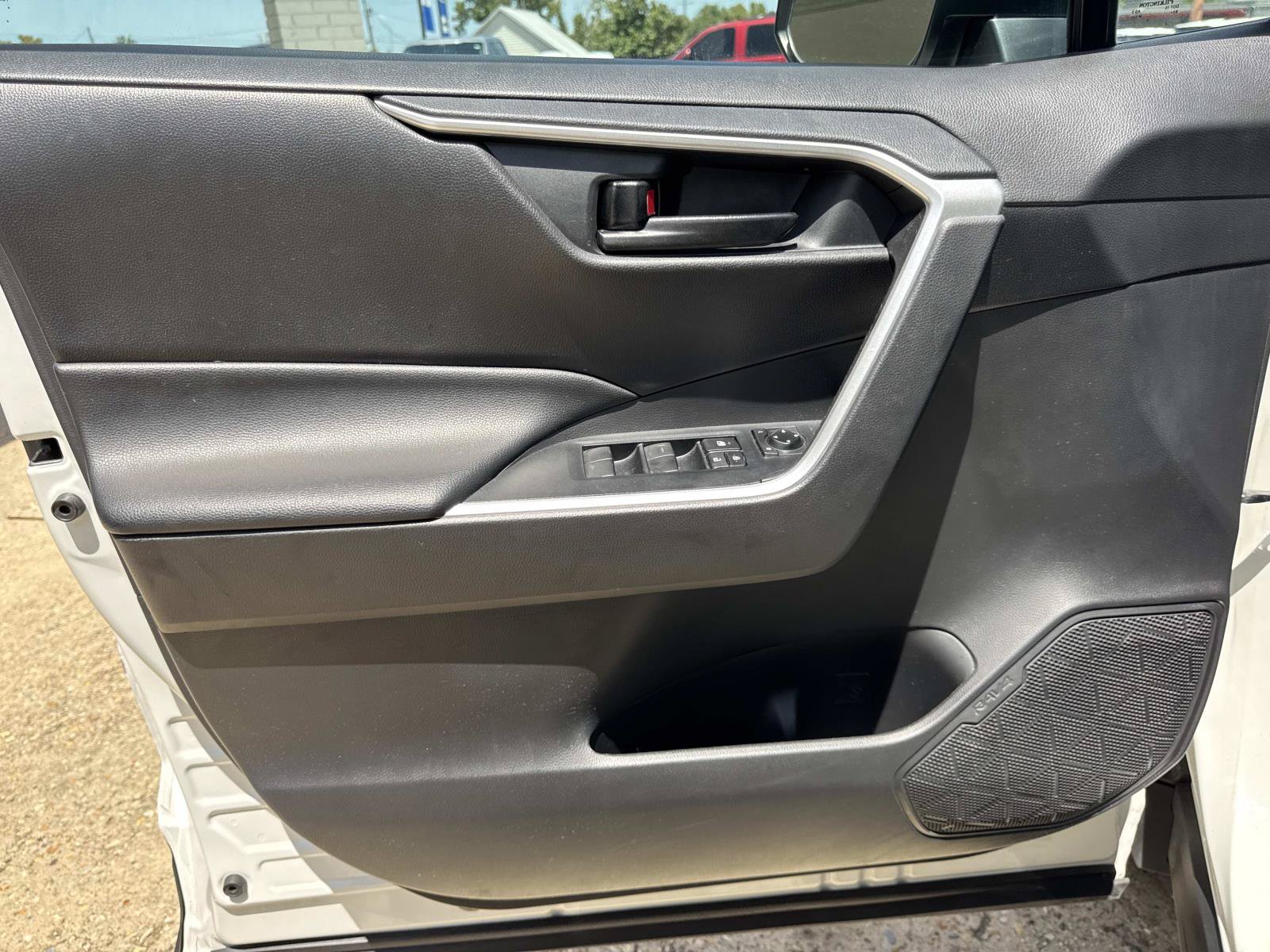 Used 2022 Toyota RAV4 LE FWD image 18