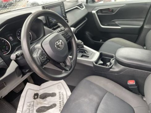Used 2021 Toyota RAV4 LE FWD image 14