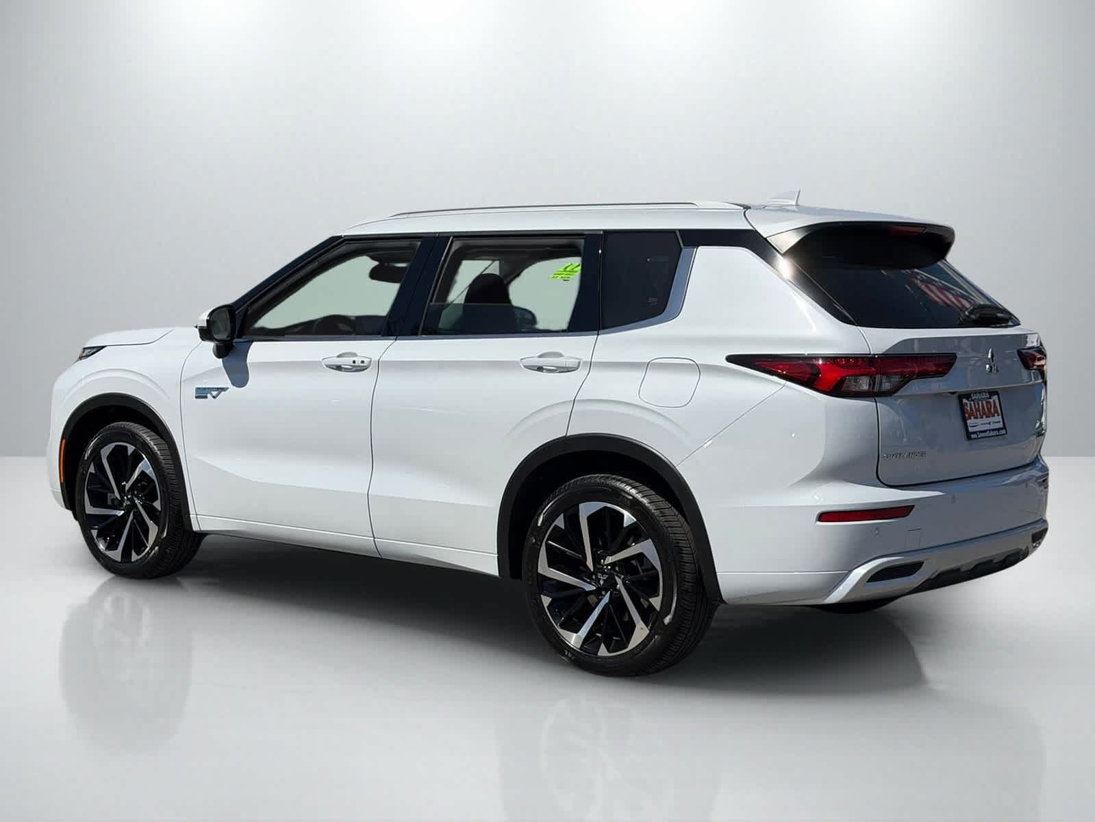 Used 2023 Mitsubishi Outlander SEL AWD/4WD image 4
