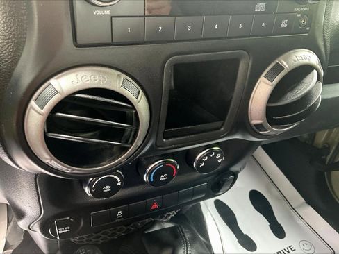 Used 2013 Jeep Wrangler Sport AWD/4WD image 15