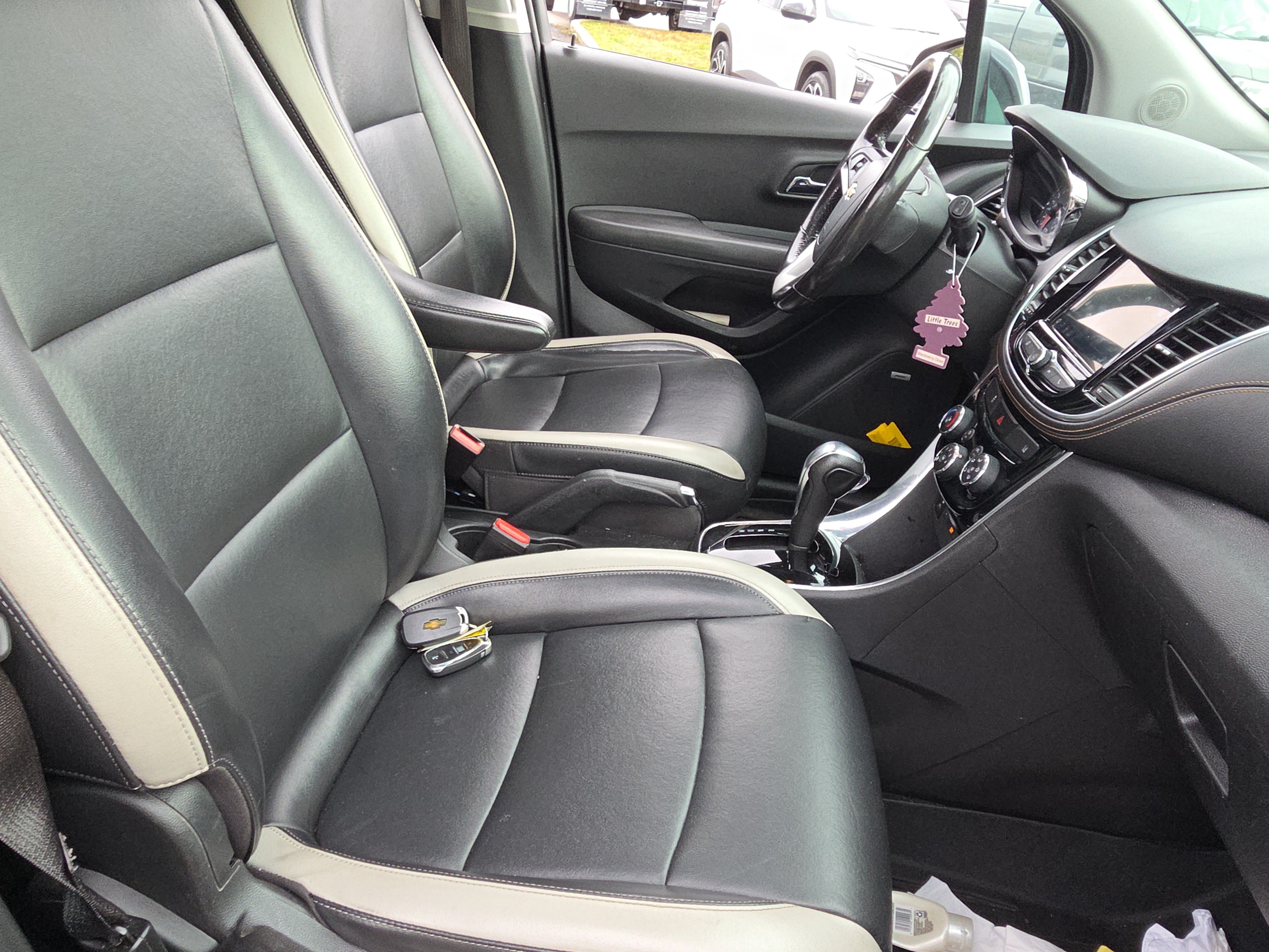Used 2018 Chevrolet Trax Premier w/ Midnight Edition FWD image 9