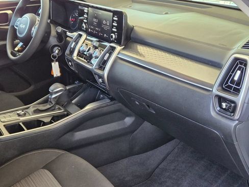 Used 2023 Kia Sorento LX AWD/4WD image 27