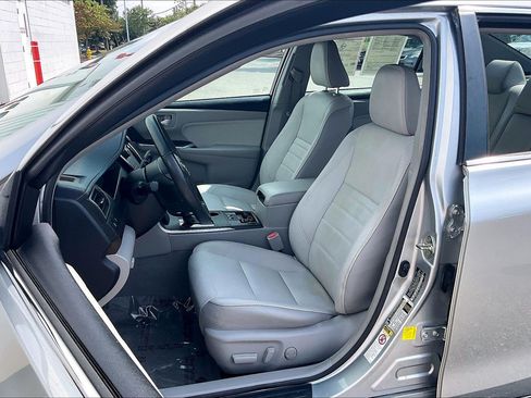 Used 2017 Toyota Camry XLE w/ Moonroof Package FWD image 30