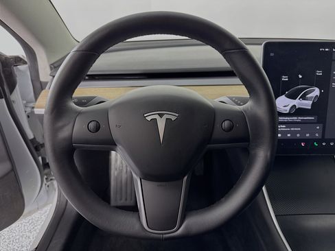 Used 2019 Tesla Model 3 Standard Range image 11