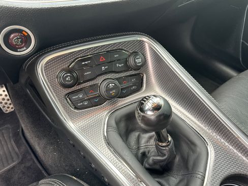 Used 2015 Dodge Challenger SRT Hellcat RWD image 21