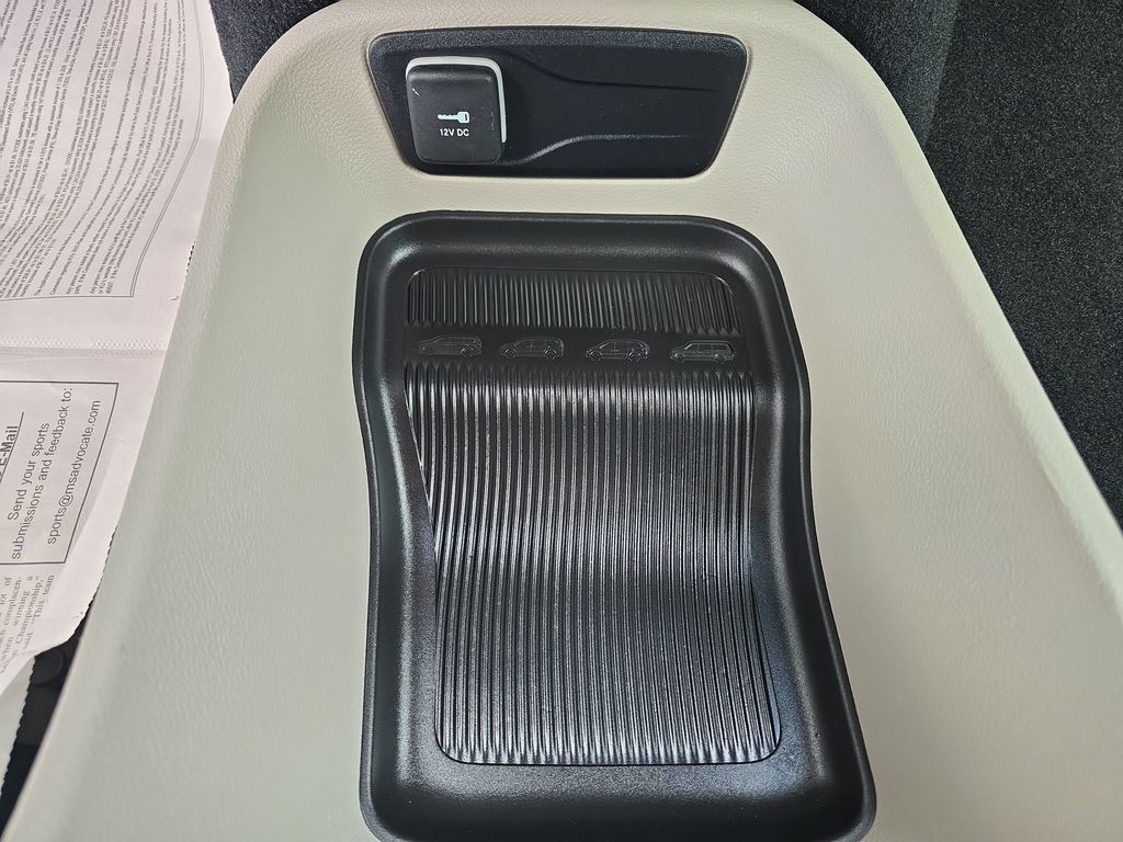 Used 2023 Chrysler Pacifica Touring-L FWD image 30