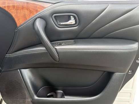 Used 2015 INFINITI QX80 4WD w/ Deluxe Technology Package image 24