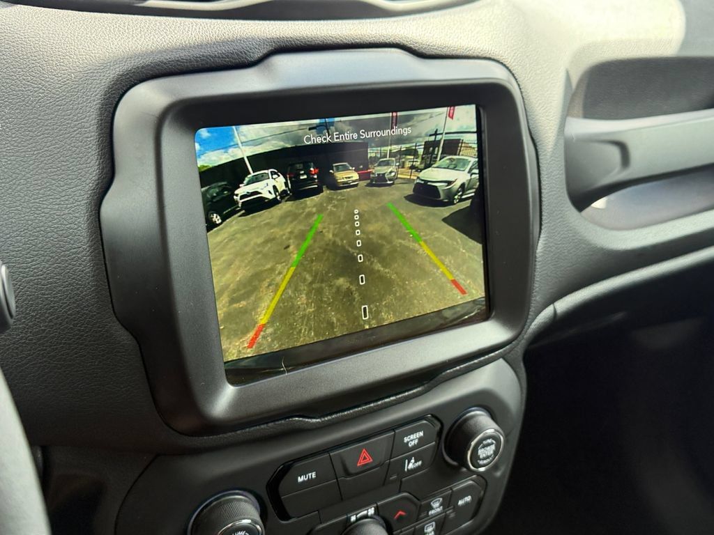 Used 2023 Jeep Renegade Latitude AWD/4WD image 33