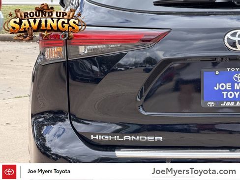 New 2026 Toyota Highlander Platinum image 10
