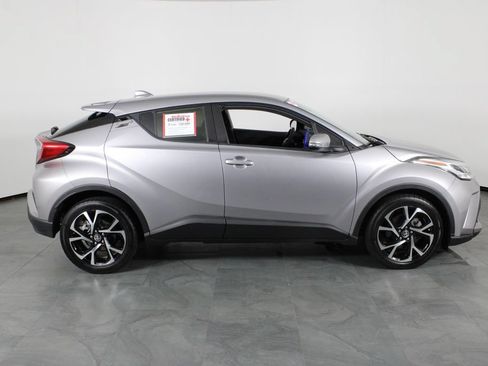 Used 2020 Toyota C-HR XLE FWD image 11