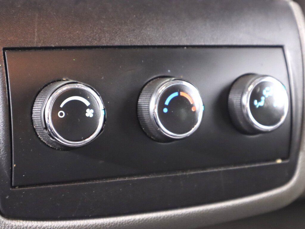 Used 2015 Chevrolet Traverse LS FWD image 29