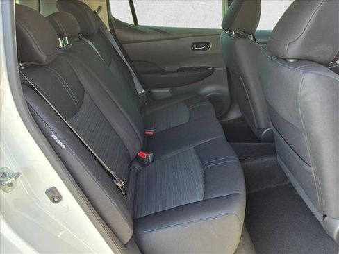 Used 2021 Nissan Leaf SV w/ SV Technology Package FWD image 19