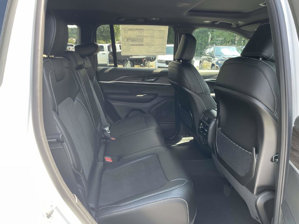 New 2027 Jeep Grand Cherokee 4WD image 17