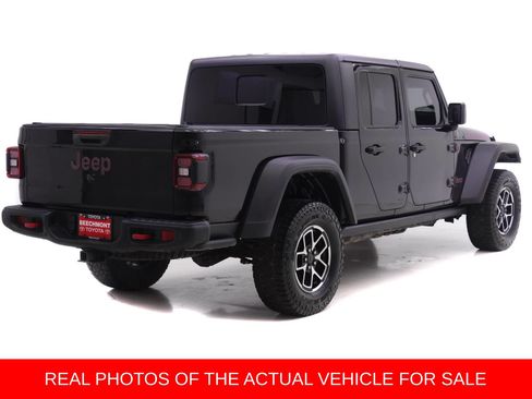 Used 2024 Jeep Gladiator Rubicon w/ Technology Group AWD/4WD image 2