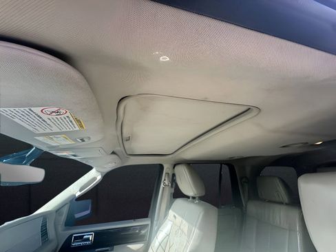 Used 2010 Lincoln Navigator 4WD image 23