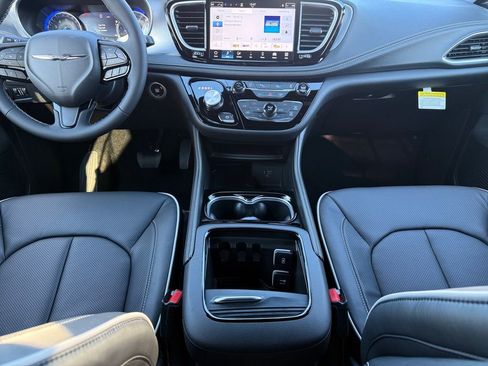 New 2026 Chrysler Pacifica Limited w/ S Appearance Package image 10