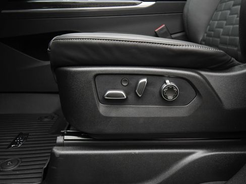 Used 2025 Cadillac Escalade V w/ LPO, ONYX Package image 50