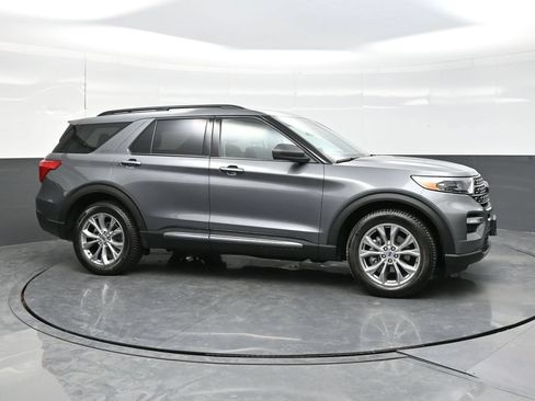 Used 2022 Ford Explorer XLT w/ Equipment Group 202A AWD/4WD image 8