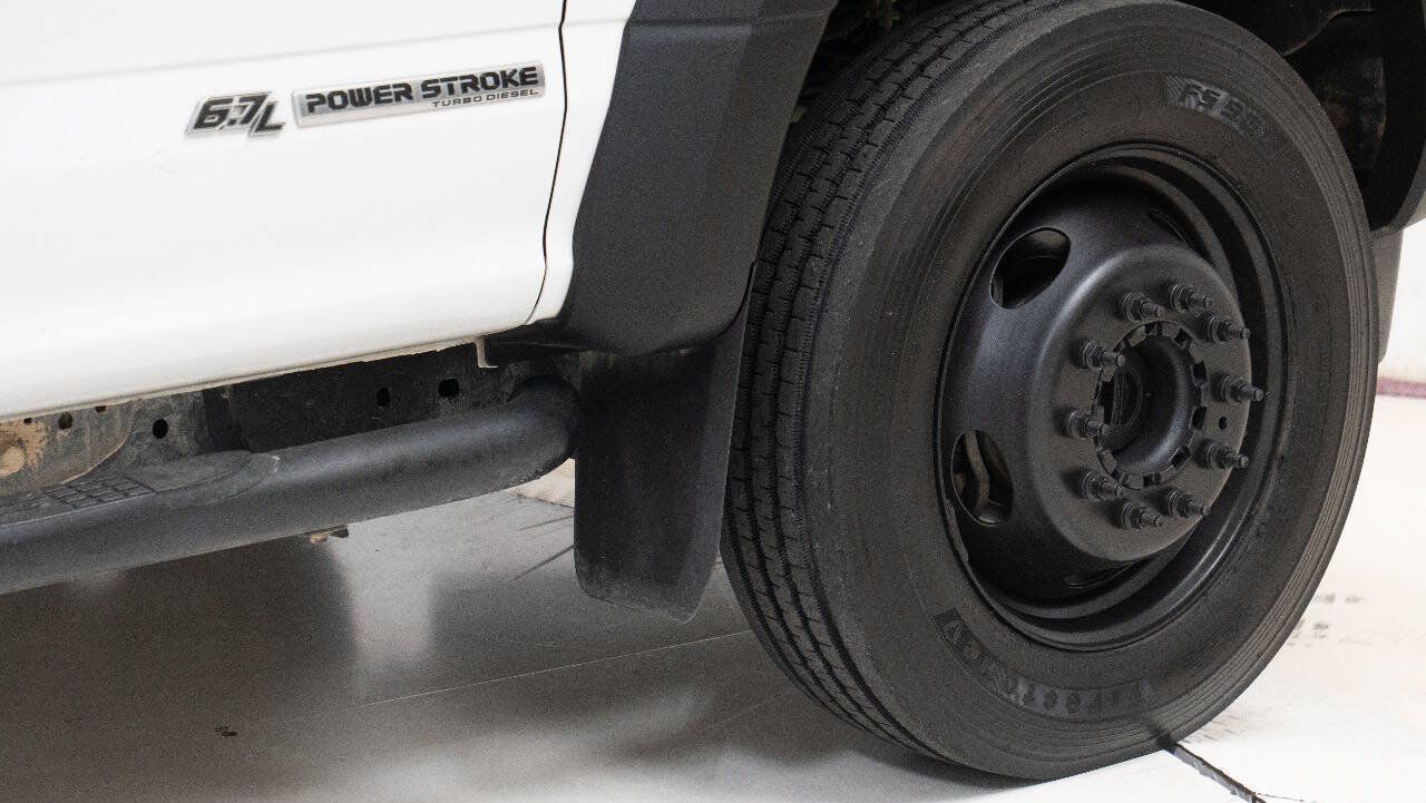 Used 2018 Ford F550 4x4 Regular Cab Super Duty image 64