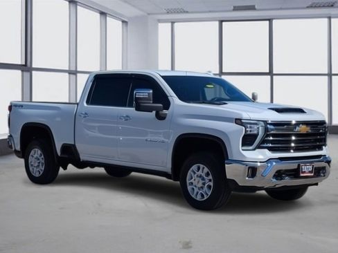 Used 2024 Chevrolet Silverado 2500 LTZ image 3