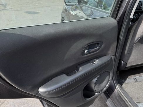 Used 2018 Honda HR-V LX image 22