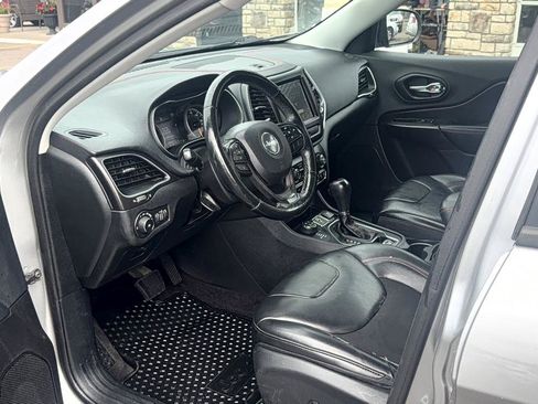 Used 2019 Jeep Cherokee Trailhawk w/ Cold Weather Group AWD/4WD image 10