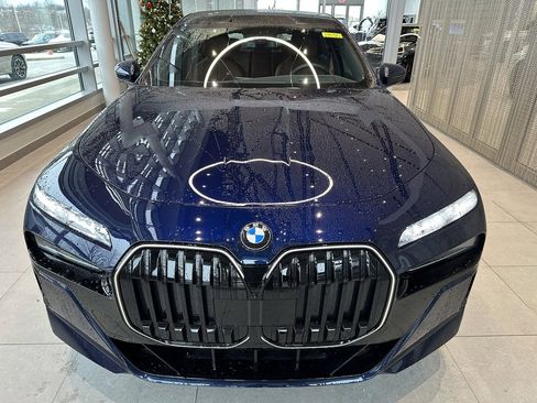 New 2026 BMW 760i xDrive w/ Executive Package image 2
