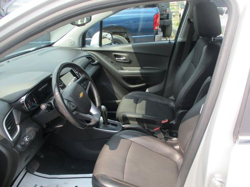 Used 2019 Chevrolet Trax LT w/ LT Convenience Package FWD image 11