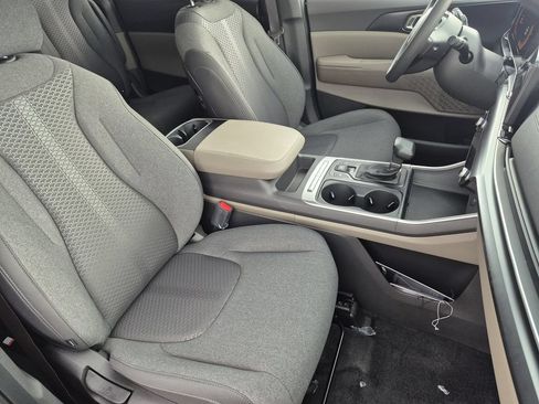 New 2026 Kia Carnival LX FWD image 15