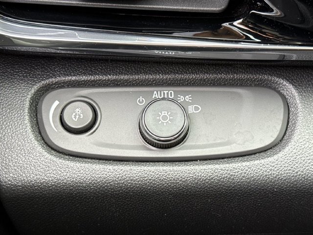 Used 2024 Buick Envista Sport Touring w/ Convenience I Package FWD image 20