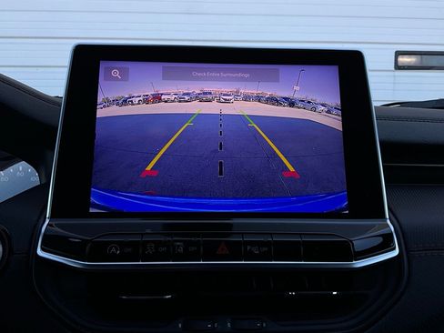 Used 2025 Jeep Compass Trailhawk image 32