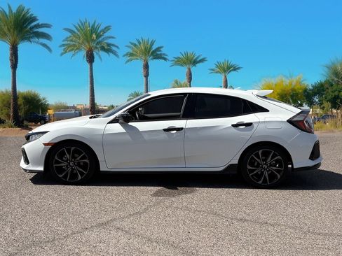 Used 2018 Honda Civic Sport image 2
