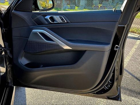 Used 2022 BMW X6 xDrive40i w/ M Sport Package image 23