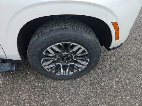 Used 2025 Chevrolet Suburban Z71 AWD/4WD image 10
