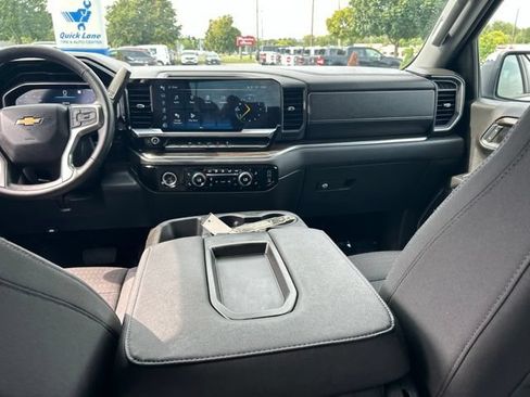 Used 2023 Chevrolet Silverado 1500 LT AWD/4WD image 16
