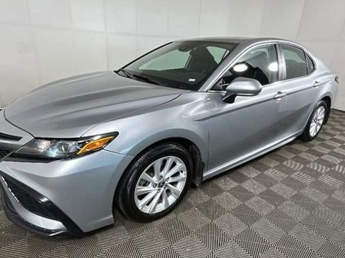 Used 2024 Toyota Camry SE FWD image 7