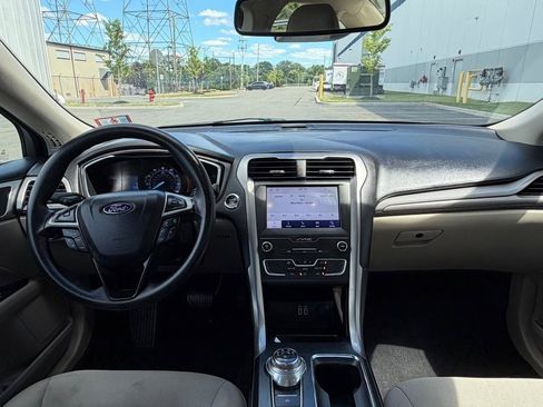 Used 2020 Ford Fusion SE FWD image 19