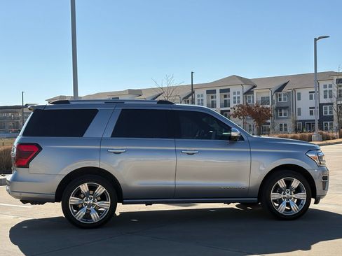 Used 2024 Ford Expedition Platinum image 8